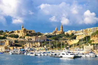 Gozo, Malta. Malta'da boyutunda ikinci ada. Liman görüntülemek wi