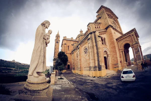 Iglesia de Ta 'Pinu, isla Gozo, Malta. Pueblo de Gharb — Foto de Stock