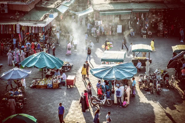 マラケシュのジャマ ・ エル ・ フナ市場鳥瞰図します。 — ストック写真