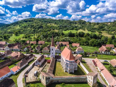 Müstahkem kilise Cloasterf. Sakson köyde geleneksel: Tra