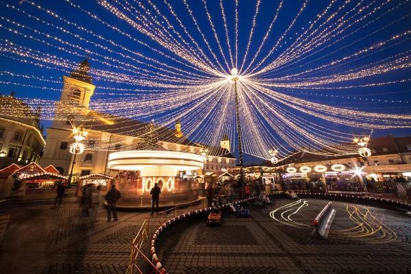 Mercado de Navidad de Sibiu, Rumania, Transilvania - Diciembre 2015 — Foto de Stock