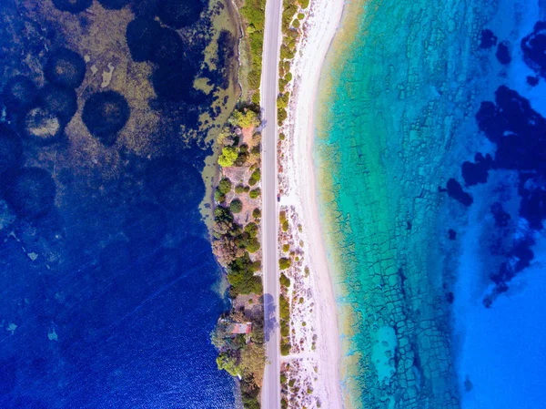 レフカダ島の町の近くのレフカダ島ギリシャの隠されたビーチ — ストック写真