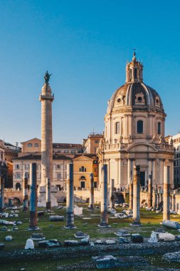 Roma, İtalya Roma Forumu yakınındaki Trajan'ın Forum gündoğumu