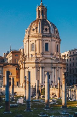 Roma, İtalya Roma Forumu yakınındaki Trajan'ın Forum gündoğumu
