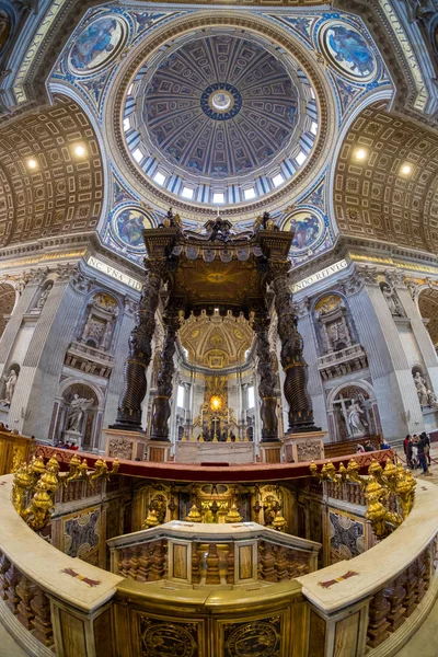 Interiér baziliky svatého Petra v Římě, Itálie — Stock fotografie