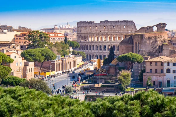 The ancient Roman Colosseum in Rome, Italy — Stock Photo, Image