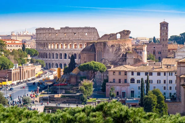 Starověké římské Koloseum v Římě, Itálie — Stock fotografie
