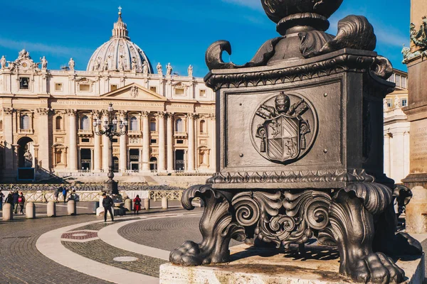 Petersplatz und Petersbasilika im vatikanischen Zitat — Stockfoto