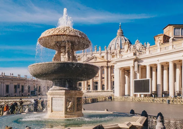 Vatikanische Stadt, Rom, Petersbasilika auf dem Petersplatz — Stockfoto