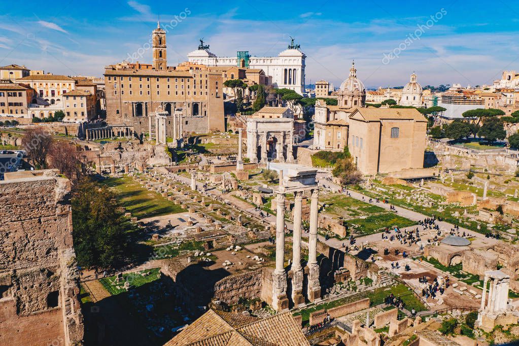 Das Forum Romanum (Foro Romano) und römischen Ruinen von P aus gesehen