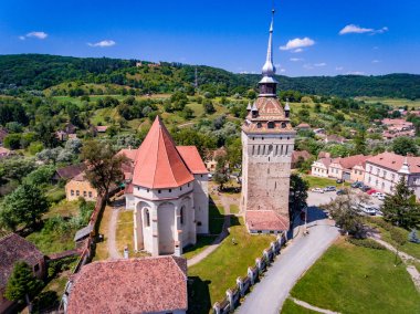 Saschiz Kilisesi ve saat kulesi de köyün Saschiz, Transylva