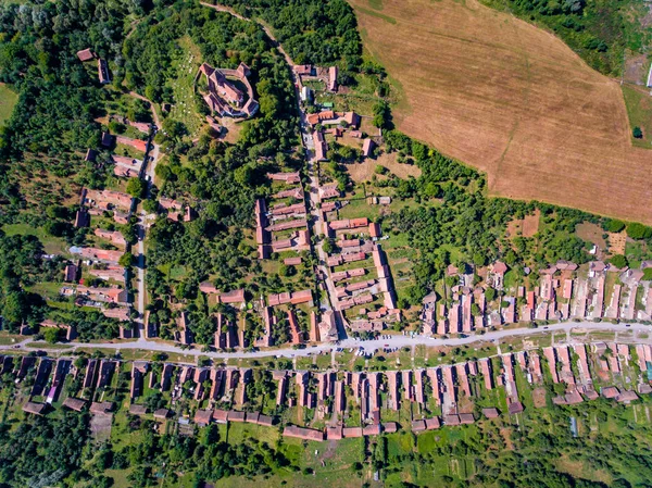 Transilvanya, Romanya'da Saxon köyü Viscri. Havadan görünümü — Stok fotoğraf