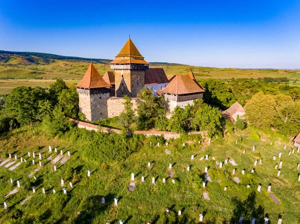 A szászok által a stronghold erődítmény épült Viscri templom — Stock Fotó