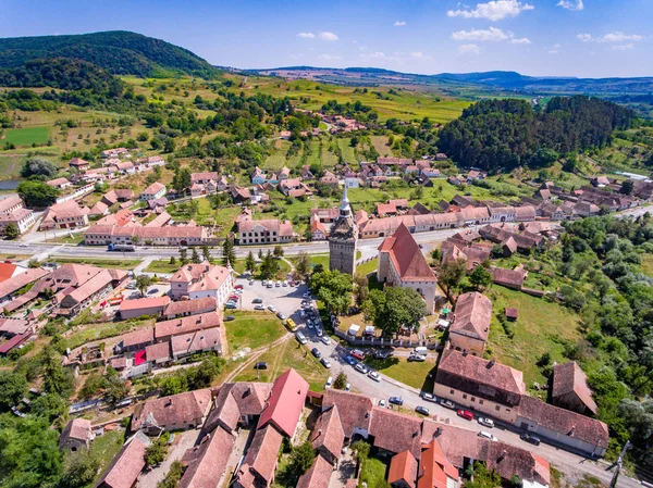 Eglise médiévale fortifiée de Saschiz en Transylvanie, Roumanie près de — Photo