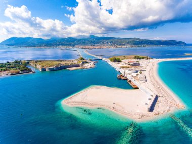 F Lefkada Adası ve liman girişinde üzerinden panoramik görünüm