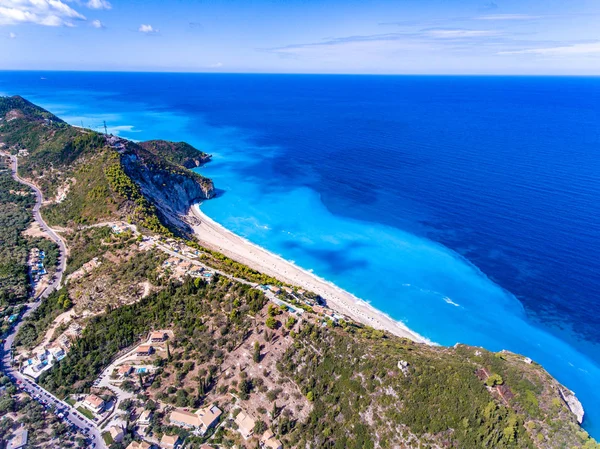 Milos Beach в Лефкаде, второй по популярности пляж на острове — стоковое фото