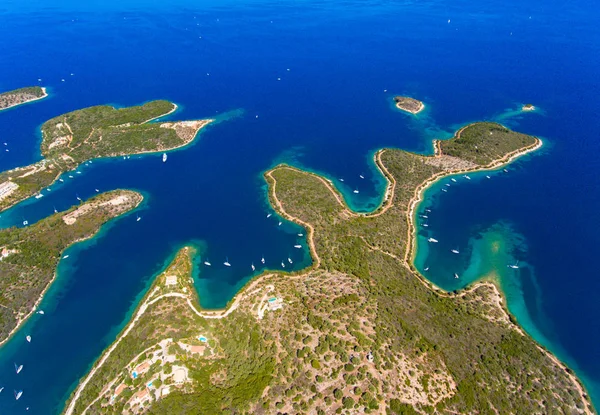 Meganisi Island Grecia vista aérea de la orilla del mar y el mar — Foto de Stock