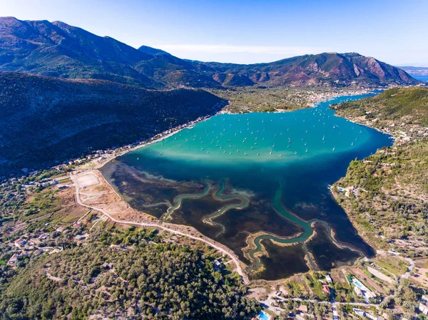 Bahía de Nidri y puerto de yates en Isla Lefkada Grecia aerial vie —  Fotos de Stock