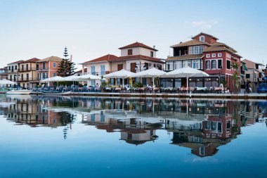 Lefkada şehir sahil güneş battıktan sonra Lekfada Island, Yunanistan