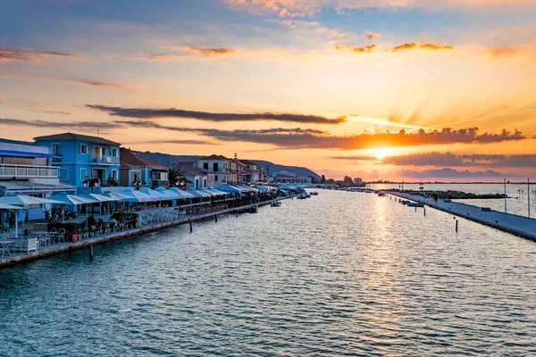 Sonnenuntergang in der Stadt Lefkada auf der griechischen Insel Lefkada — Stockfoto