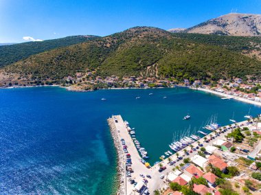 Kefalonia ada küçük bağlantı noktası Agia Effimia Yat Limanı