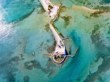 Yukarıdan aşağıya Gree kasabada Lefkada Agios Nikolaos ada görünümünü