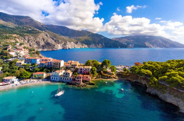 Kefalonia dorf assos in griechenland — Stockfoto