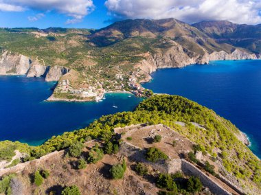 Kefalonia Adası Assos Köyü ve kale en bea