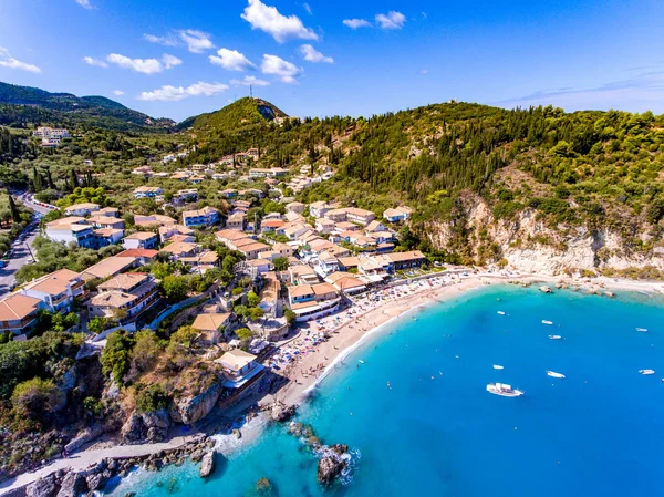 Agios Nikitas stad en strand in Lefkada, één van de belangrijkste toeristische — Stockfoto