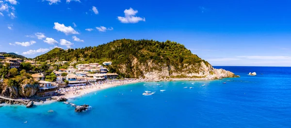 Agios nikitas strand in lefkada panoramablick vom meer in die stadt — Stockfoto