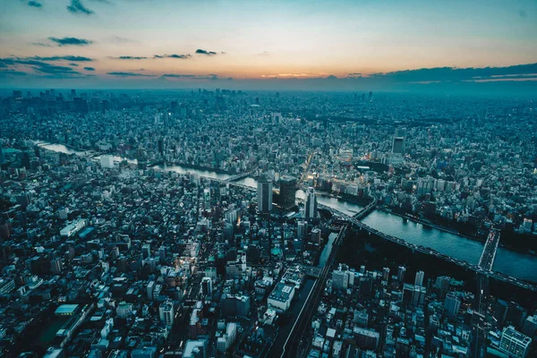 Ciudad de Tokio horizonte visto desde arriba al atardecer —  Fotos de Stock