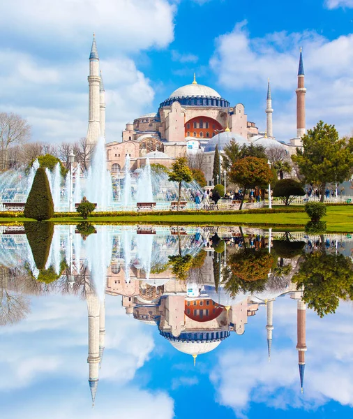 Стамбул Турция. Панорамный вид на собор Святой Софии летом. I — стоковое фото