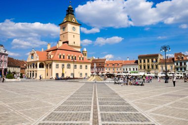 Brasov, Transilvanya, Romanya. Piata denilen eski şehir merkezi 