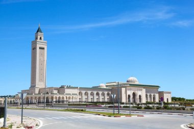 İslam cami içinde belgili tanımlık geçmiş. Cami kule üzerinde odaklanın. Ecek