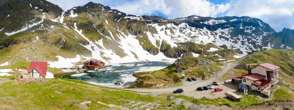 Balea Lake Transfagarasan, Transilvânia, Roménia. Vista panorâmica — Fotografia de Stock