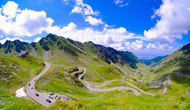 Transfagarasan, Romanya virajlı yol. HDR görüntü.