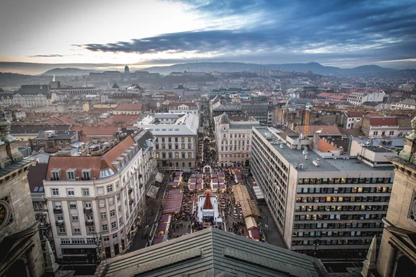 Budapest from above. The traditional Christmas Market at Saint S — Stock Photo, Image