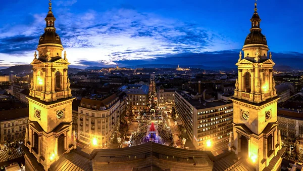 Güneş battıktan sonra Budapeşte Saint Stephan Bazilikası panorama