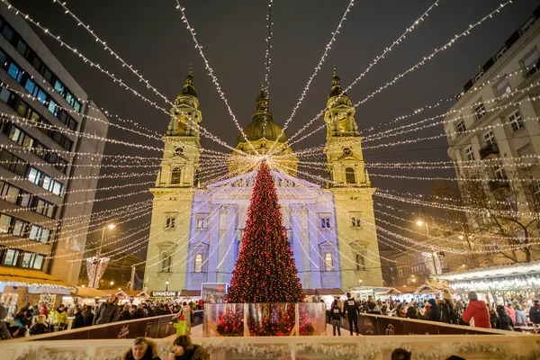 Budapeşte, Macaristan - 8 Aralık 2016: Budapeşte geleneksel İsa