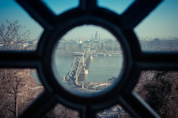 Budapest Chain Bridge, όπως φαίνεται από το λόφο Gellert. Καλλιτεχνική interp — Φωτογραφία Αρχείου