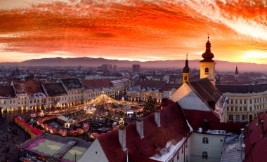 Transilvanya, Romanya, 2016 batımında Sibiu Noel pazarı.