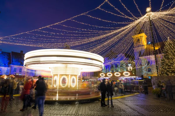 Marché de Noël de Sibiu sur la place principale. Transylvanie, Roumanie — Photo