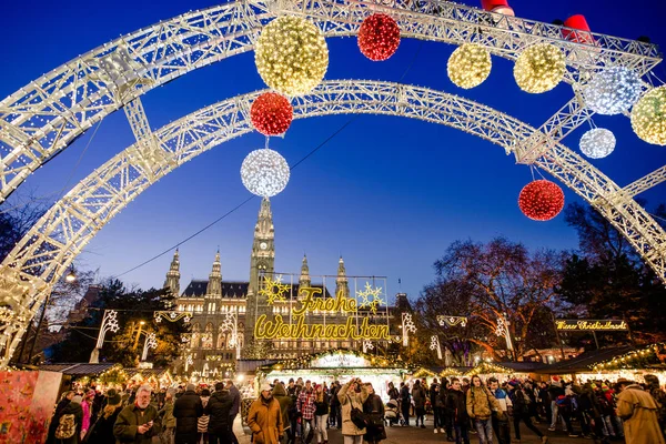 VIENNE, AUTRICHE - 6 DÉCEMBRE 2016 : Noël traditionnel mars — Photo