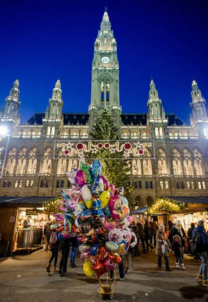 ВЕНА, Австрия - 6 ДЕКАБРЯ 2016: традиционный рождественский март — стоковое фото