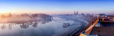 Szeged panorama Tisza Nehri ve Votive Kilisesi th içinde görünür