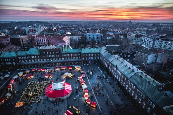 Szeged Adviento Mercado de Navidad vista aérea al atardecer —  Fotos de Stock