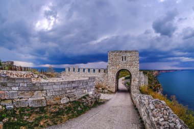 Cape Kaliakra, Bulgaristan, dramatik fırtına karadeniz geliyor. Ol