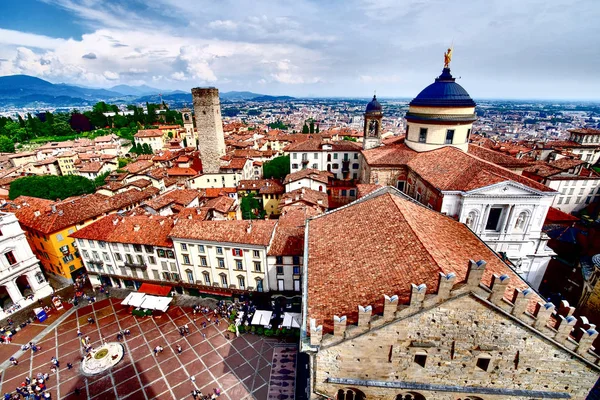 Bergamo Milano Italien från ovan. HDR konstnärliga antenn bild. — Stockfoto