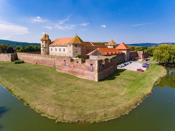 Fortaleza medieval de Fogarasch en la ciudad de Fagaras Transilvania — Foto de Stock