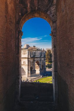 Constantin Arch Roma Colosseum yakınındaki